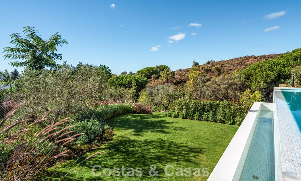Villa de diseño de alta gama con vistas al mar en venta en la Milla de Oro de Marbella 788145