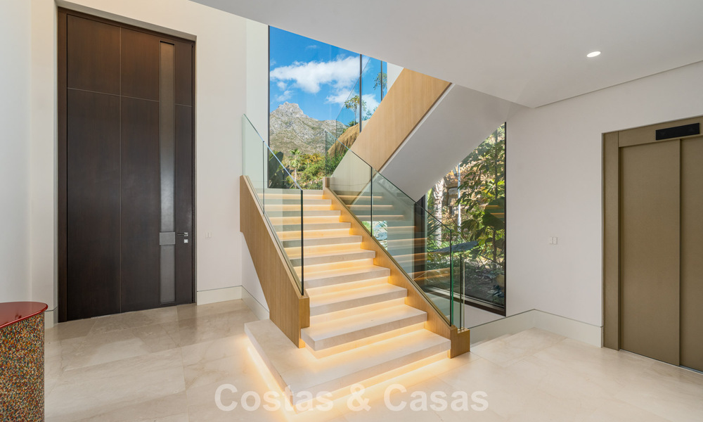 Villa de diseño de alta gama con vistas al mar en venta en la Milla de Oro de Marbella 788147