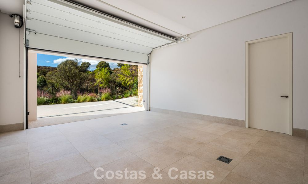 Villa de diseño de alta gama con vistas al mar en venta en la Milla de Oro de Marbella 788148