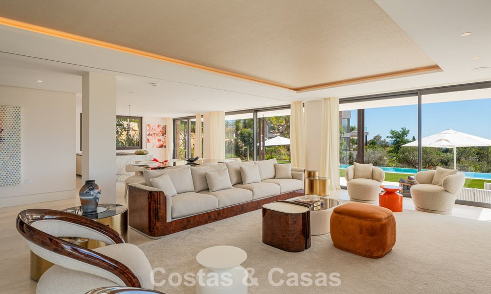 Villa de diseño de alta gama con vistas al mar en venta en la Milla de Oro de Marbella 788149