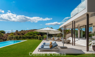 Villa de diseño de alta gama con vistas al mar en venta en la Milla de Oro de Marbella 788154 
