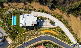 Villa de diseño de alta gama con vistas al mar en venta en la Milla de Oro de Marbella 788157 