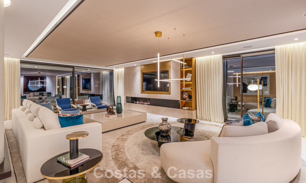 Villa de lujo modernista con vistas al mar en venta en la Milla de Oro de Marbella 788161