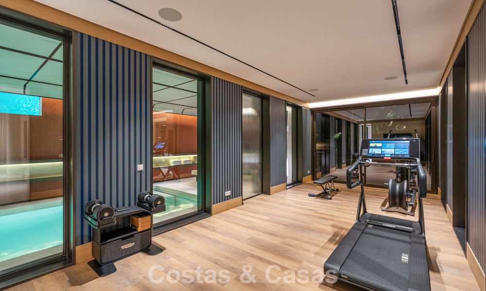 Villa de lujo modernista con vistas al mar en venta en la Milla de Oro de Marbella 788163