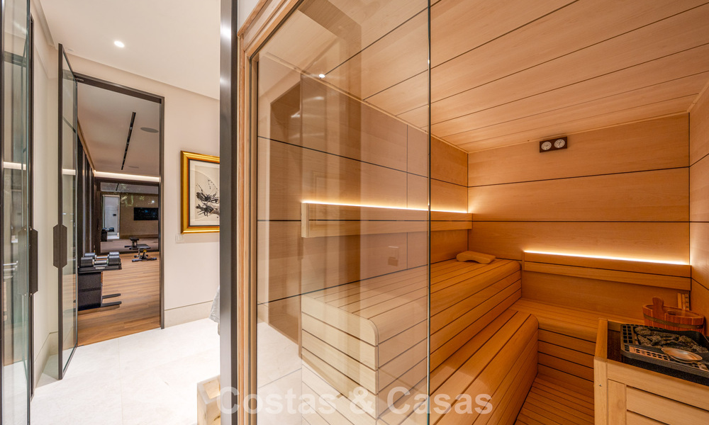 Villa de lujo modernista con vistas al mar en venta en la Milla de Oro de Marbella 788164