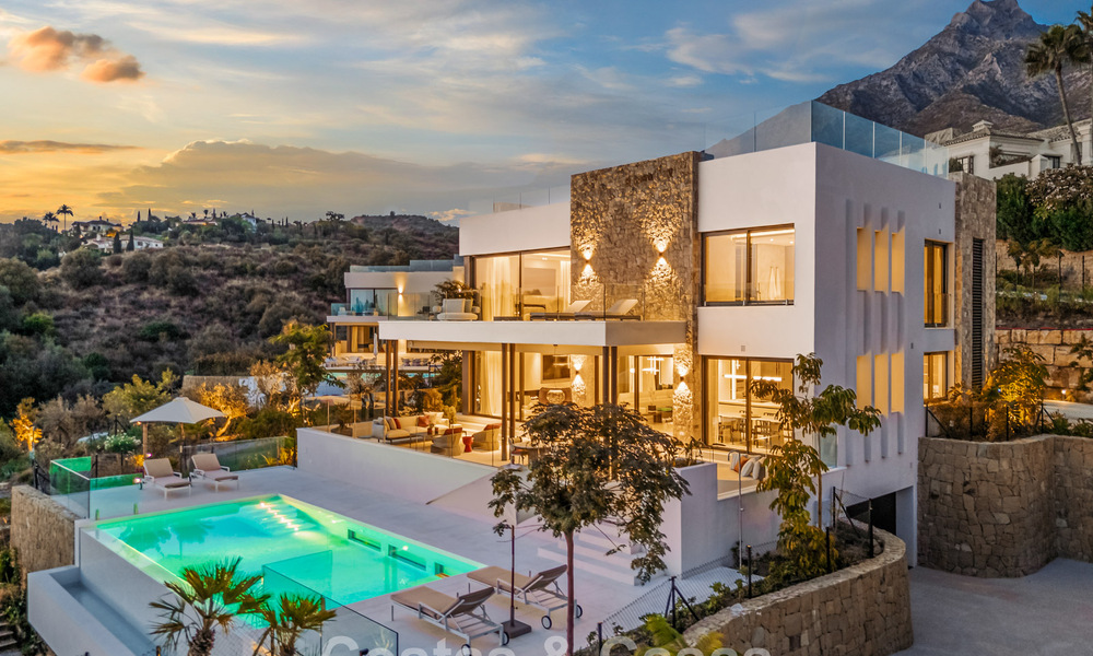 Villa de lujo modernista con vistas al mar en venta en la Milla de Oro de Marbella 788166