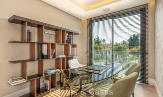 Villa de lujo modernista con vistas al mar en venta en la Milla de Oro de Marbella 788170 