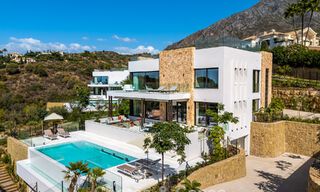 Villa de lujo modernista con vistas al mar en venta en la Milla de Oro de Marbella 788175 