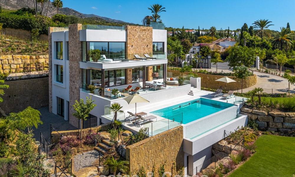 Villa de lujo modernista con vistas al mar en venta en la Milla de Oro de Marbella 788177