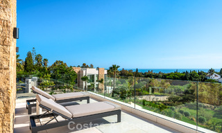 Villa de lujo modernista con vistas al mar en venta en la Milla de Oro de Marbella 788192 