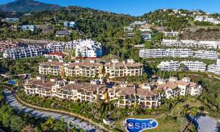 Apartamento esquinero listo para entrar a vivir en venta en un complejo de golf en las colinas de Marbella - Benahavís 788236 