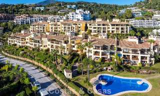 Apartamento esquinero listo para entrar a vivir en venta en un complejo de golf en las colinas de Marbella - Benahavís 788240 