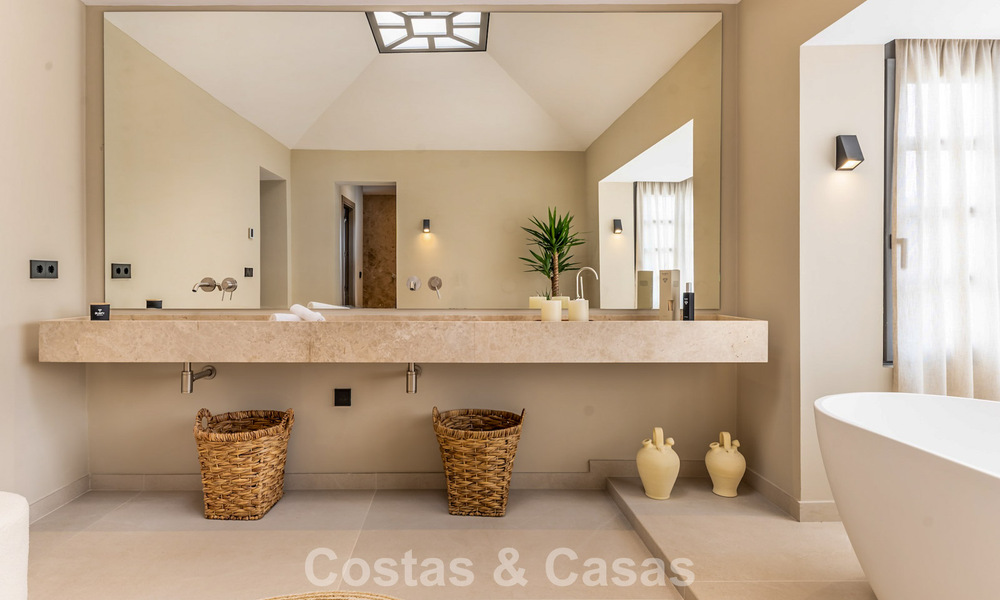 Impresionante villa de lujo con arquitectura andaluza atemporal en venta en la Nueva Milla de Oro, entre Marbella y Estepona 788354