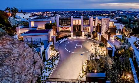 Villa de lujo de alta gama con vistas panorámicas al mar en venta dentro de un prestigioso resort, Benahavís - Marbella 788384