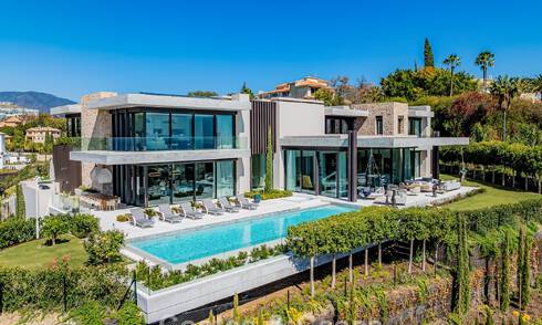 Villa de lujo de alta gama con vistas panorámicas al mar en venta dentro de un prestigioso resort, Benahavís - Marbella 788386