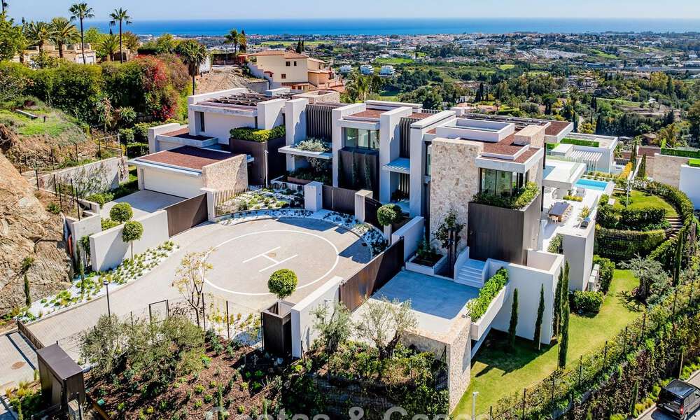 Villa de lujo de alta gama con vistas panorámicas al mar en venta dentro de un prestigioso resort, Benahavís - Marbella 788388