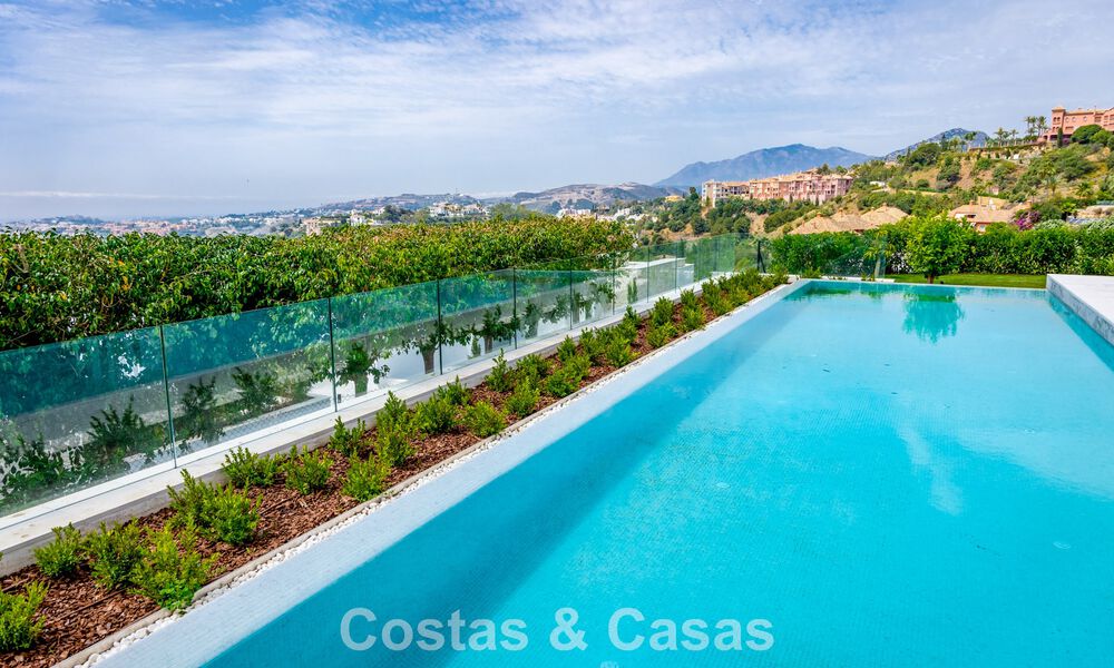 Villa de lujo de alta gama con vistas panorámicas al mar en venta dentro de un prestigioso resort, Benahavís - Marbella 788392