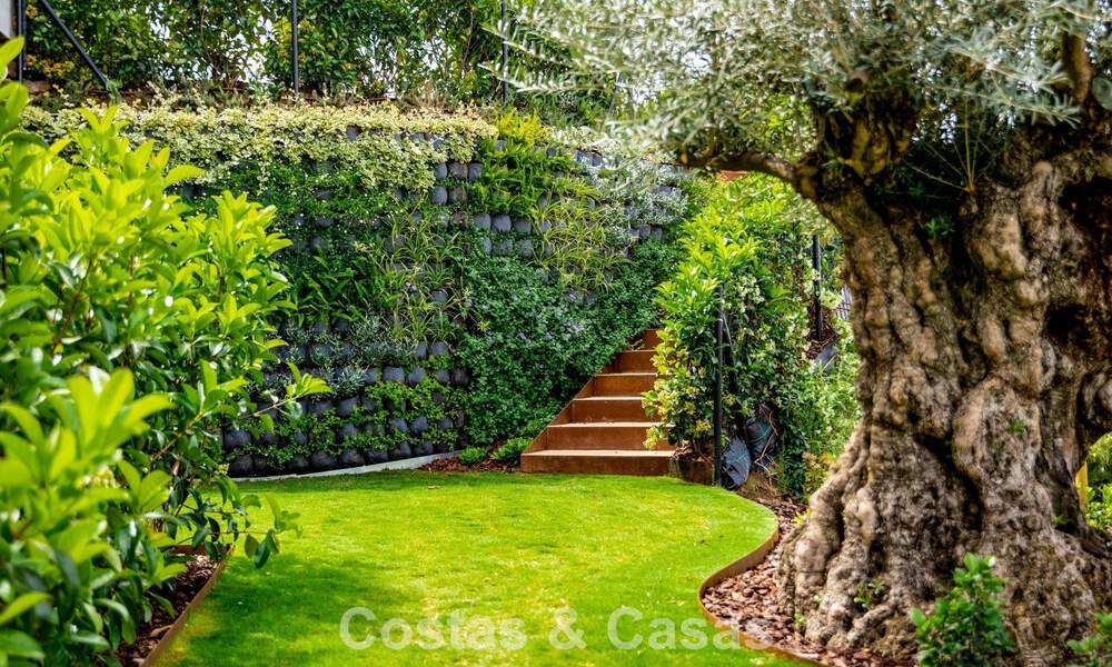 Villa de lujo de alta gama con vistas panorámicas al mar en venta dentro de un prestigioso resort, Benahavís - Marbella 788394