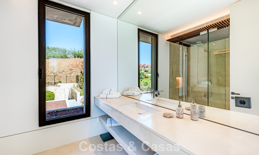 Villa de lujo de alta gama con vistas panorámicas al mar en venta dentro de un prestigioso resort, Benahavís - Marbella 788403