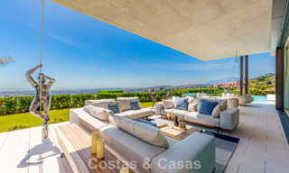 Villa de lujo de alta gama con vistas panorámicas al mar en venta dentro de un prestigioso resort, Benahavís - Marbella 788407 