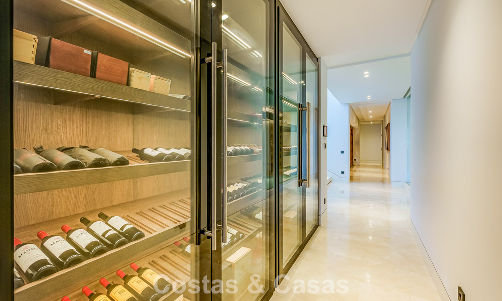 Villa de lujo de alta gama con vistas panorámicas al mar en venta dentro de un prestigioso resort, Benahavís - Marbella 788420