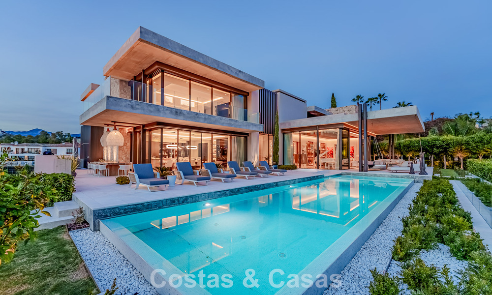 Villa de lujo de alta gama con vistas panorámicas al mar en venta dentro de un prestigioso resort, Benahavís - Marbella 788435