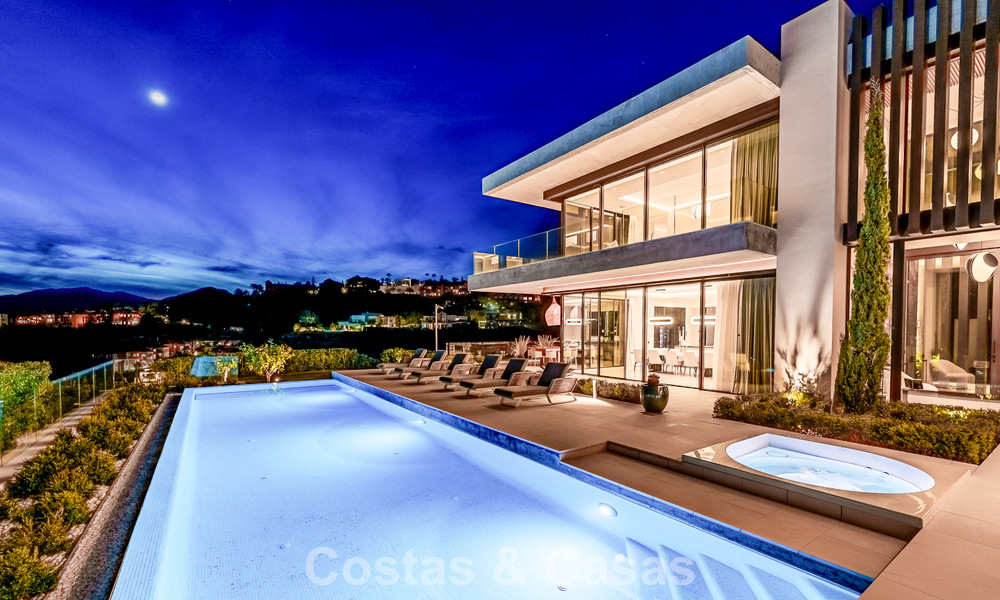 Villa de lujo de alta gama con vistas panorámicas al mar en venta dentro de un prestigioso resort, Benahavís - Marbella 788436