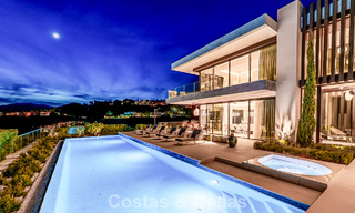 Villa de lujo de alta gama con vistas panorámicas al mar en venta dentro de un prestigioso resort, Benahavís - Marbella 788436 