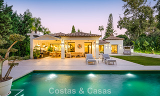 Villa de lujo elegantemente reformada en venta en una exclusiva urbanización de golf en Nueva Andalucía, Marbella 788438 