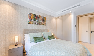 Villa de lujo elegantemente reformada en venta en una exclusiva urbanización de golf en Nueva Andalucía, Marbella 788451 
