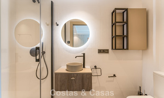 Villa de lujo elegantemente reformada en venta en una exclusiva urbanización de golf en Nueva Andalucía, Marbella 788458 