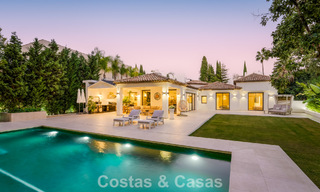 Villa de lujo elegantemente reformada en venta en una exclusiva urbanización de golf en Nueva Andalucía, Marbella 788463 