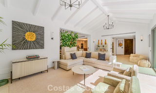 Villa de lujo elegantemente reformada en venta en una exclusiva urbanización de golf en Nueva Andalucía, Marbella 788470 