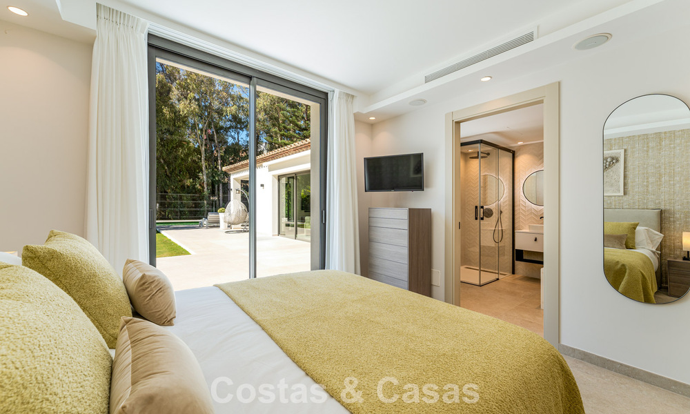 Villa de lujo elegantemente reformada en venta en una exclusiva urbanización de golf en Nueva Andalucía, Marbella 788476