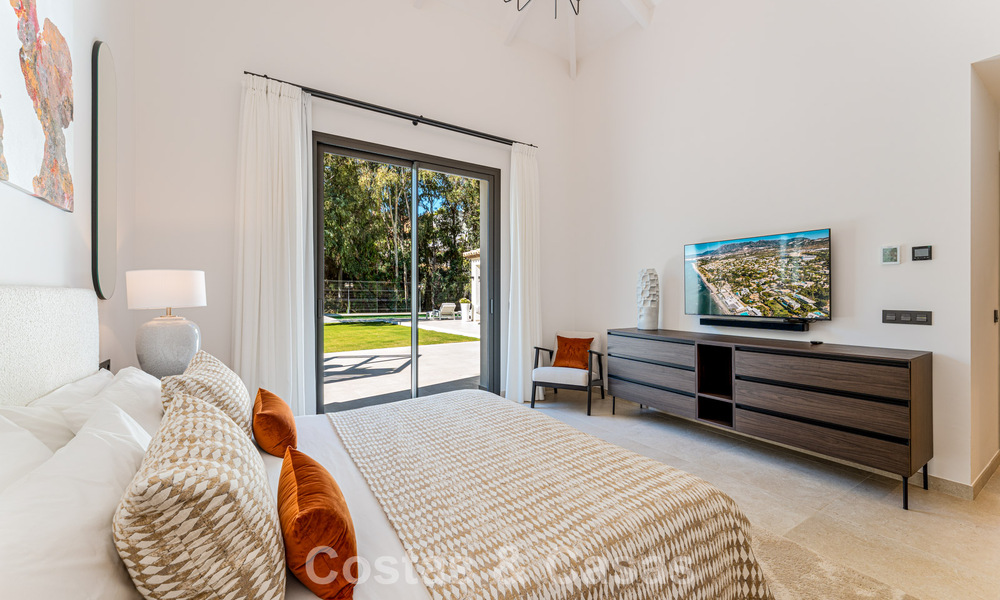 Villa de lujo elegantemente reformada en venta en una exclusiva urbanización de golf en Nueva Andalucía, Marbella 788477