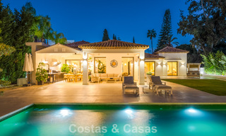 Villa de lujo elegantemente reformada en venta en una exclusiva urbanización de golf en Nueva Andalucía, Marbella 788479 