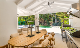 Villa de lujo elegantemente reformada en venta en una exclusiva urbanización de golf en Nueva Andalucía, Marbella 788487 