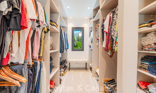 Villa de lujo elegantemente reformada en venta en una exclusiva urbanización de golf en Nueva Andalucía, Marbella 788488 