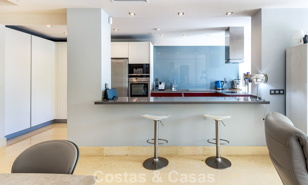 Apartamento contemporáneo con amplia terraza esquinera en venta en Marbella - Benahavís 788714