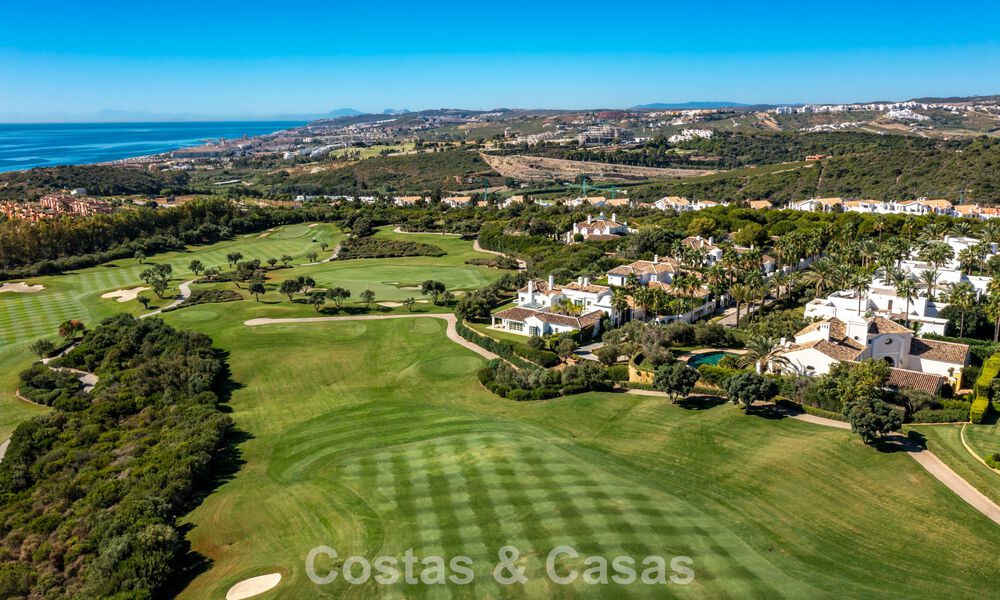 Villa modernista, lista para entrar a vivir, en venta, rodeada de campos de golf de primera categoría en la Costa del Sol 788272