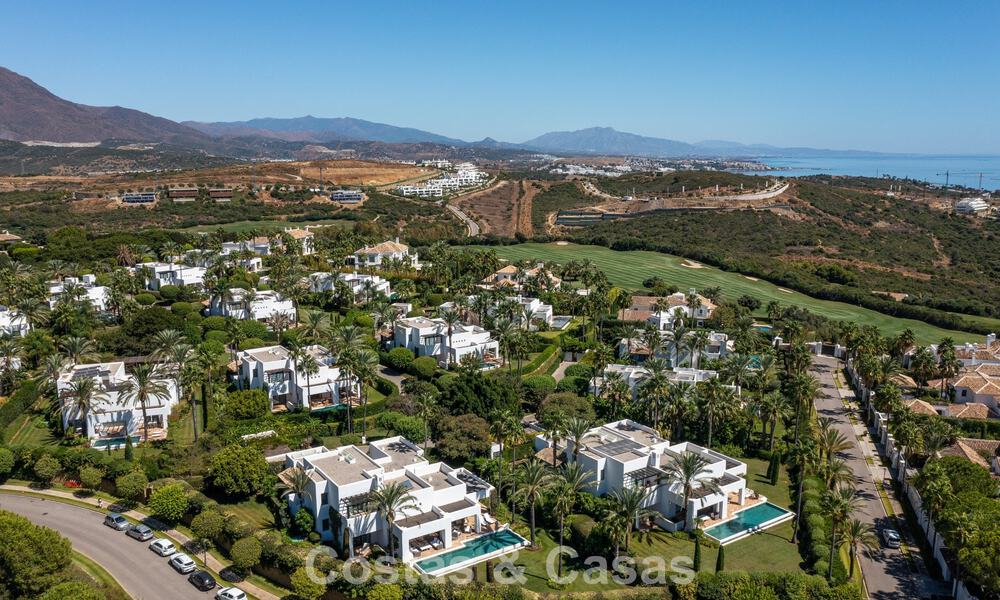 Villa modernista, lista para entrar a vivir, en venta, rodeada de campos de golf de primera categoría en la Costa del Sol 788290