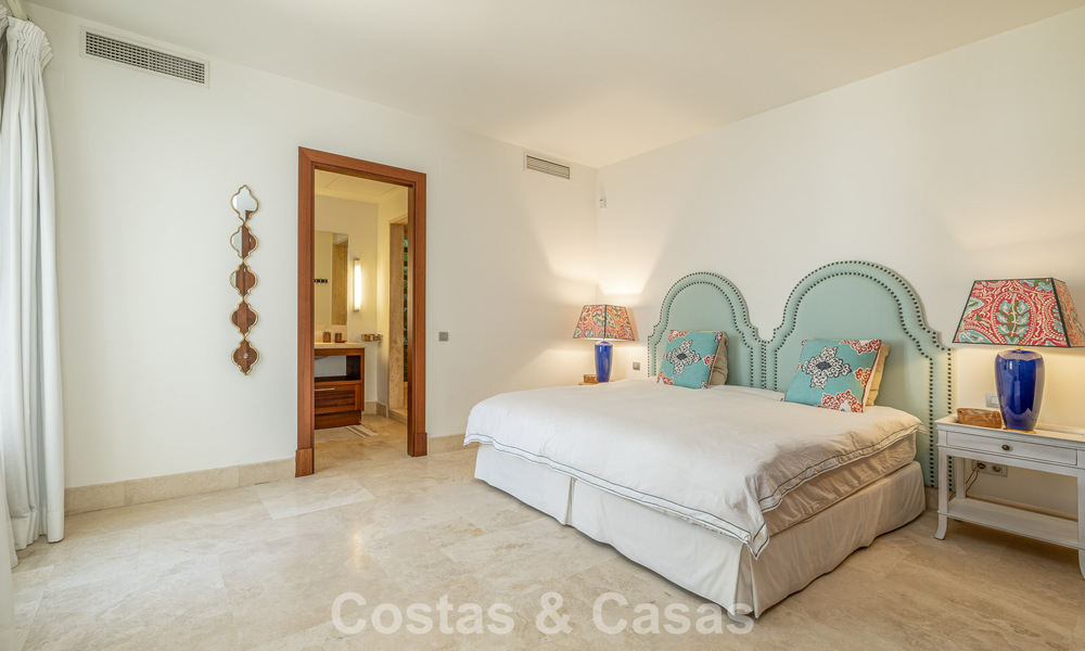 Villa modernista, lista para entrar a vivir, en venta, rodeada de campos de golf de primera categoría en la Costa del Sol 788297