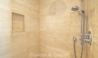 Villa modernista, lista para entrar a vivir, en venta, rodeada de campos de golf de primera categoría en la Costa del Sol 788306 