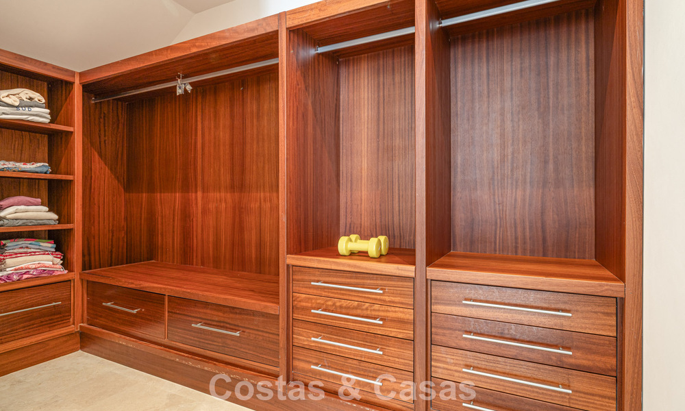 Villa modernista, lista para entrar a vivir, en venta, rodeada de campos de golf de primera categoría en la Costa del Sol 788307