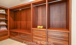 Villa modernista, lista para entrar a vivir, en venta, rodeada de campos de golf de primera categoría en la Costa del Sol 788307 