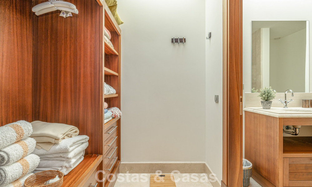 Villa modernista, lista para entrar a vivir, en venta, rodeada de campos de golf de primera categoría en la Costa del Sol 788309