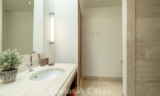 Villa modernista, lista para entrar a vivir, en venta, rodeada de campos de golf de primera categoría en la Costa del Sol 788310 