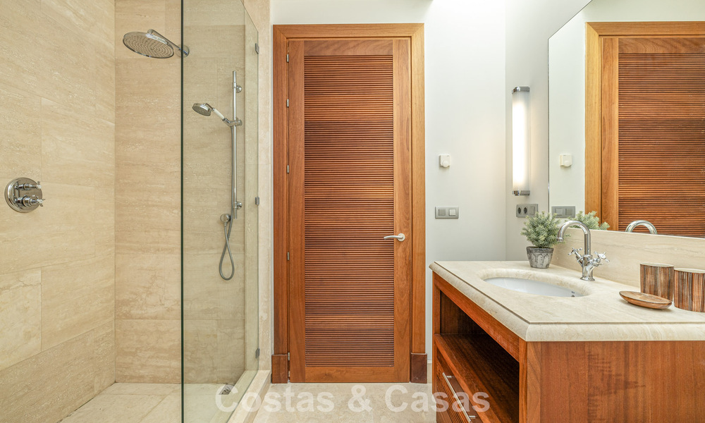 Villa modernista, lista para entrar a vivir, en venta, rodeada de campos de golf de primera categoría en la Costa del Sol 788311