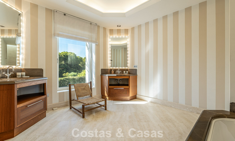 Villa modernista, lista para entrar a vivir, en venta, rodeada de campos de golf de primera categoría en la Costa del Sol 788317