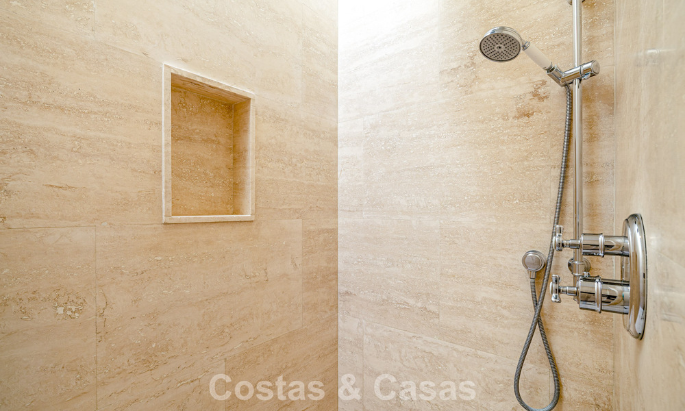 Villa modernista, lista para entrar a vivir, en venta, rodeada de campos de golf de primera categoría en la Costa del Sol 788318